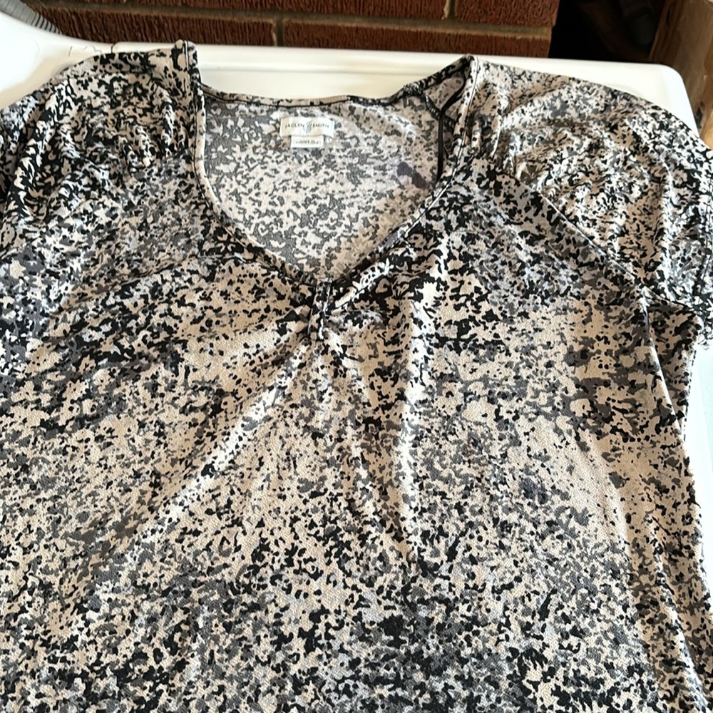 Jaclyn Smith Front Gathered V-Neck Blouse Short Sleeves Paint Splatter Design M